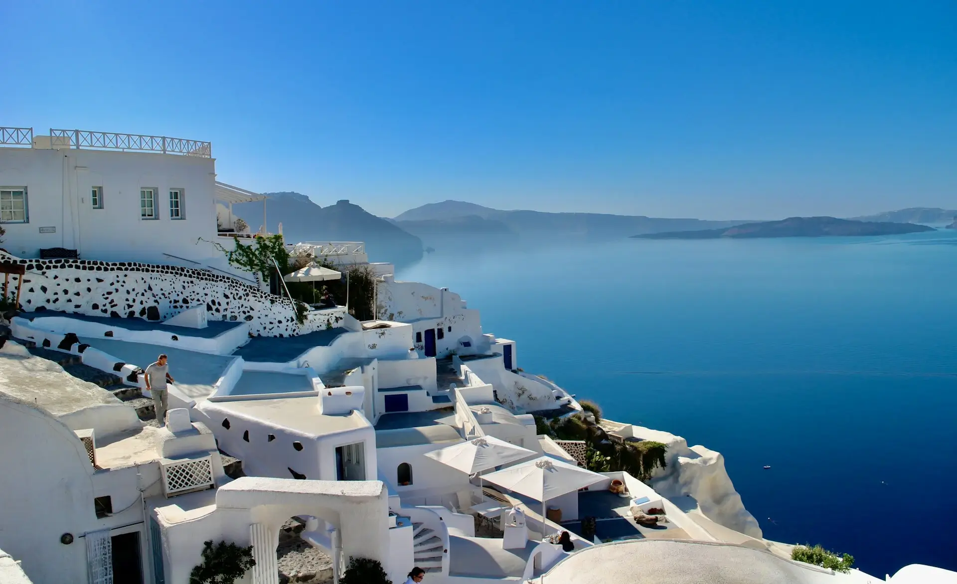 7 Pros and Cons of Living in Greece as an Expat in 2025
