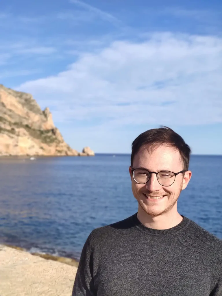 Kevin Joseph Schreck
Bio: Founder of Abroad in Valencia, American expat in Valencia, Spain. Language educator, content creator. Left the US in 2018 with his Spanish partner.